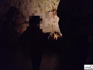 Молодая телка устраивает для парня шоу и дрочит узкую пизду