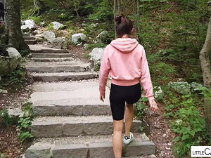 Молодая телка устраивает для парня шоу и дрочит узкую пизду