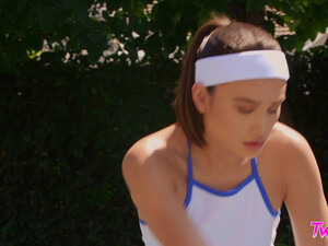 Теннисистки в мини юбках делают друг другу куннилингусы в красивом порно