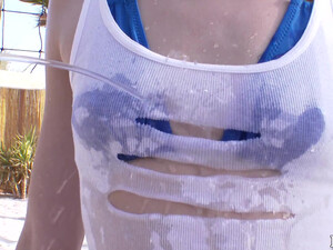 Две блондинки сосут один хуй перед жесткой поркой