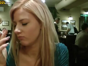 Блондинка отдалась незнакомцу