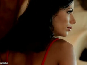 Хахаль пригласил соседку в гости и трахнул ее