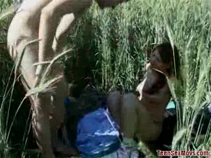 Домашний секс русских подростков на природе