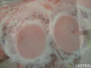 Девушка с большой натуральной грудью ласкает киску в душе