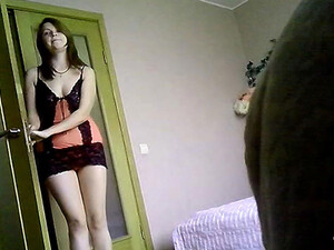 Милфа берёт деньги за секс с дочкой