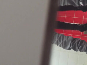 Стянул колготки, трусики студентке в туалете и засадил в пизду