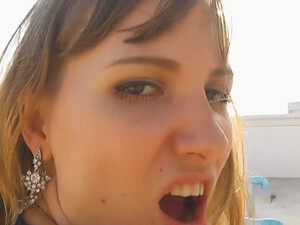 Властная госпожа заставляет раба усердно работать членом