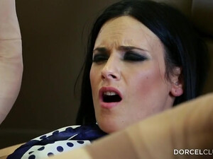 Богач замутил секс со стюардессой в салоне своего самолёта