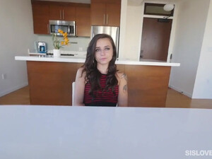 Черномазый своим большим членом круто поимел миниатюрную подругу