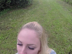 Анальный секс во время прогулки по парку прекрасен