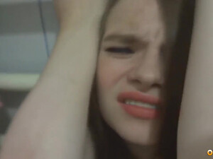 Анал в ванной с молодой женушкой и сперма на её жопе - Darina 98