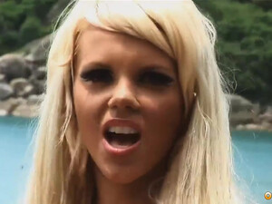 Голенькая Катя Самбука в новом музыкальном клипе