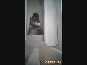 Компиляция с писающими женщинами из Питерских туалетов
