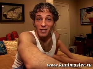 Парни учат правильно лизать киску