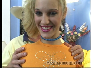 Униженная молодая блондинка сосет с заглотом хуй после жесткой ебли в жопу