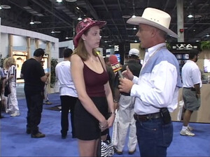 Молодой брюнетке жестко раздолбали очко твердым членом