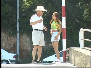 Мужик жестко выебал в рот девку, спросив как проехать на море