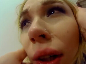 Девку жестко поимели в рот