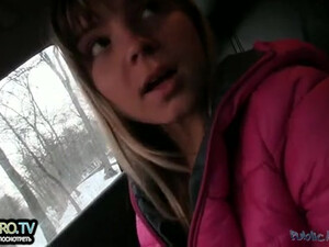 Девочка отдалась в машине