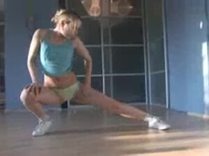 Тренер выебал гимнастку раком