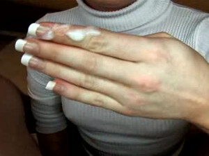 Милая девушка делает глубокий минет