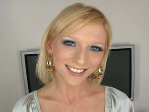 Блондинка Алексис делает глубокий отсос