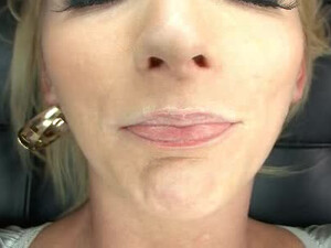 Блондинка Алексис делает глубокий отсос