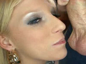 Блондинка Алексис делает глубокий отсос