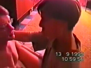 Худенькие стервы делают минет и ебутся по очереди в частном порно