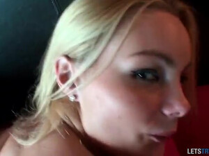 Кавалер красиво отодрал стройную сучку в спальне