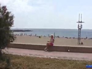 Юра отлизывает киску Кате и после жеско трахает ее своим толстым членом