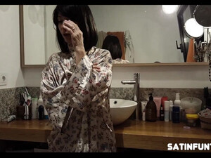 Домашний минет от любимой жены в пеньюаре