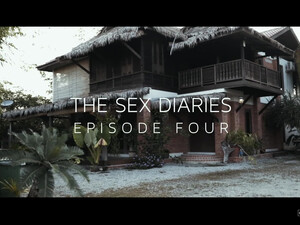 Молодая азиатка сосет член любимого парня на пляже