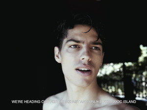 Молодая азиатка сосет член любимого парня на пляже