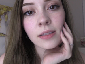 Парниша ебет раком симпатичную молодую девушку