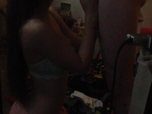 Подруга сосет член и трахается с другом у себя дома