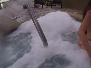 Молодые снимают на телефон секс в душе