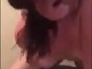 Два бойфренда по-очереди пердолят замужнюю