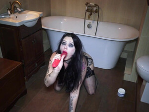 Русская Бэлла лижет задницу хозяину и сквиртит от анального фистинга