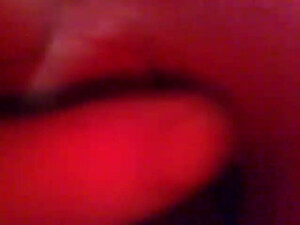 Привычно наблюдает как женушка шпилится с двумя