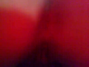 Привычно наблюдает как женушка шпилится с двумя