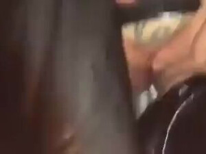Перед встречей с двумя одела сексуальное белье