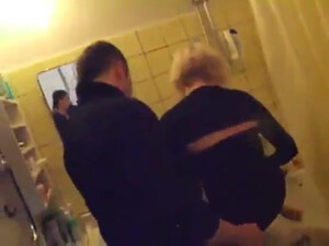 Русские студенты устроили групповую оргию с сексуальными играми