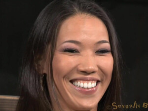 В заброшенном здании молодую азиатку жестко чпокнули два мужика