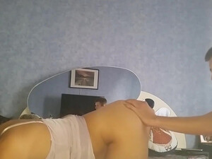 Алина Туманова кайфует от анального фистинга и отдается в задницу в позе раком