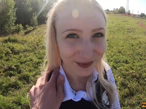 Водила остановился выебать молодую девченку которая идет после учебы