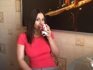 Выебал молоденькую соседку когда она пришла одалживать соль