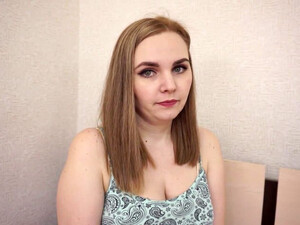 Пригласила дружка, чтобы приготовить сюрприз для ебаря, и изменила ему