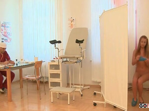 Взрослый Врач гинеколог Трахнул Строптивую девушку