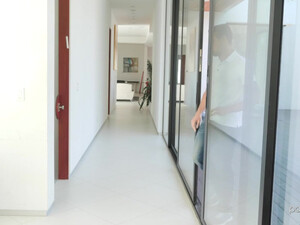 Кобель ебет в киску блондинку с красивой большой грудью